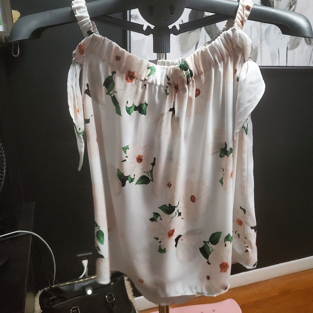 🌷Floral Off the Shoulder Top🌷